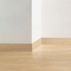 Plinthes revêtues blanches