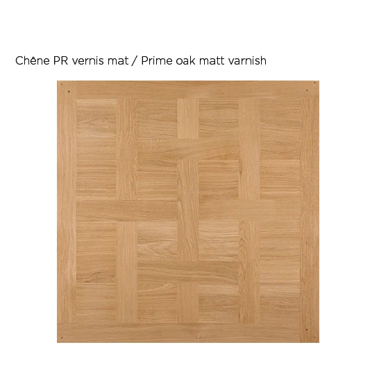 Panneau Chantilly : un dessin quadrillé de pièces de bois encadrant des remplissages carrés.